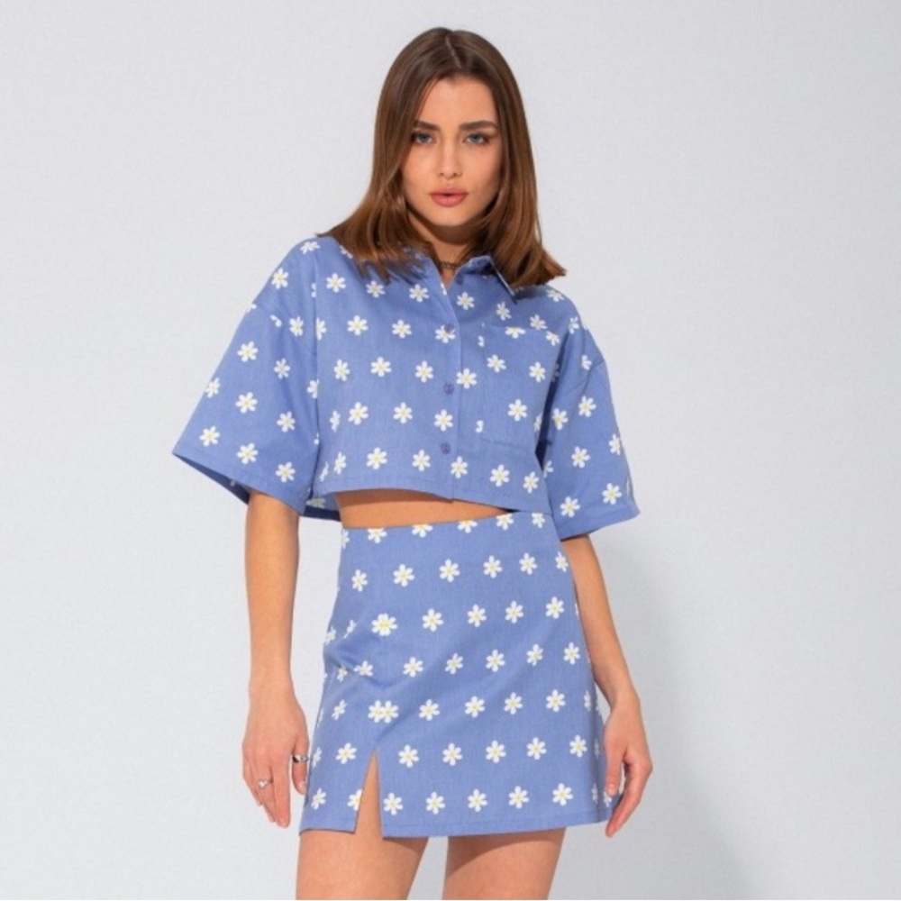 Local Heroes Back to 70s Daisy set NWT size small